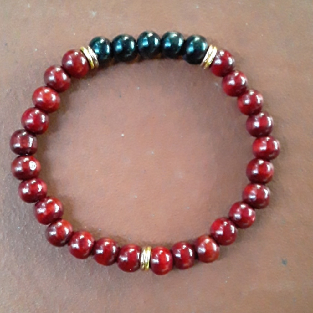 Men's Cranberry and Ebony Wood Bracelet. ❤🖤